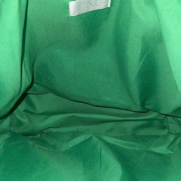 Icing Green and Pink Tote Bag with Playful Beach Design - Picture 9 of 9